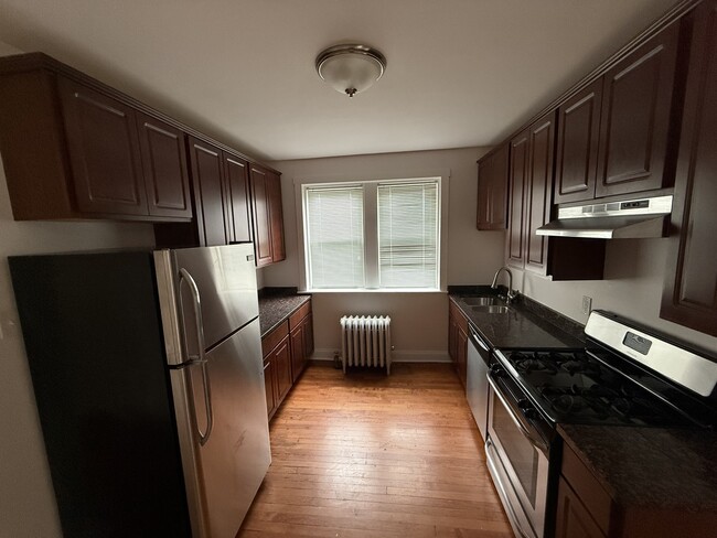 Building Photo - 5521 W Farragut Ave Unit 3E