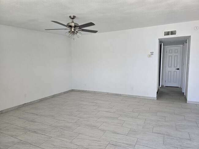 Photo - 511 N Iroquois Ave Unit B