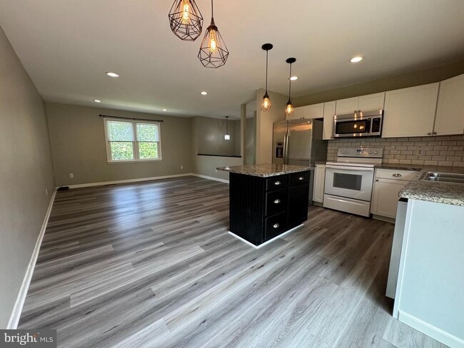 Photo - 5077 Macnamara Dr