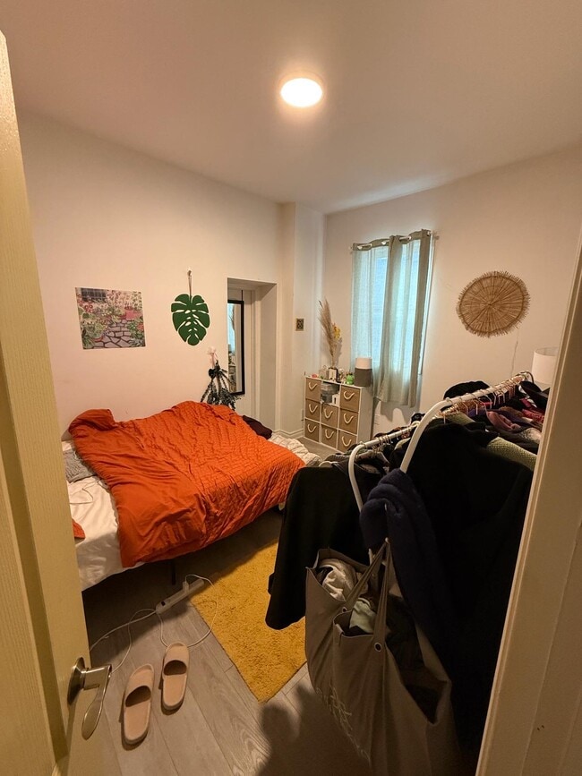 Photo - 1267 King St W Unit Room H (Lower)