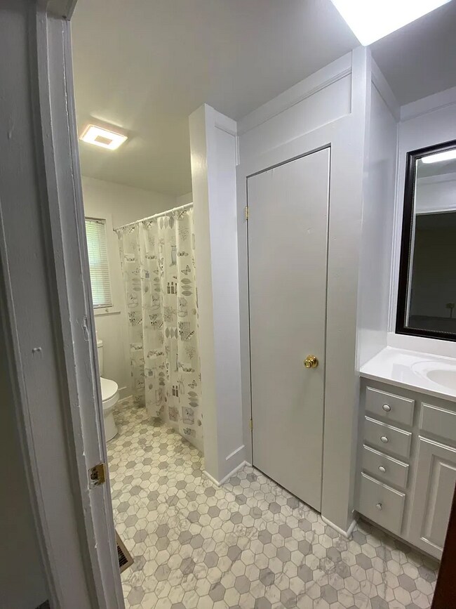 Photo - 108 Riverview St