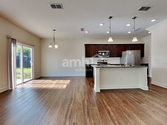 Photo - 8547 Highfield Ave