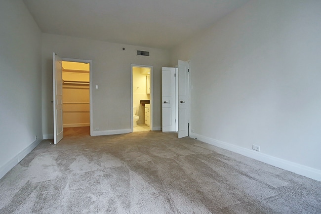 Photo - 158 E Chestnut St