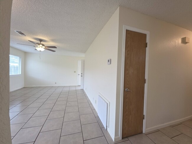 Photo - 616 Crosby Ln