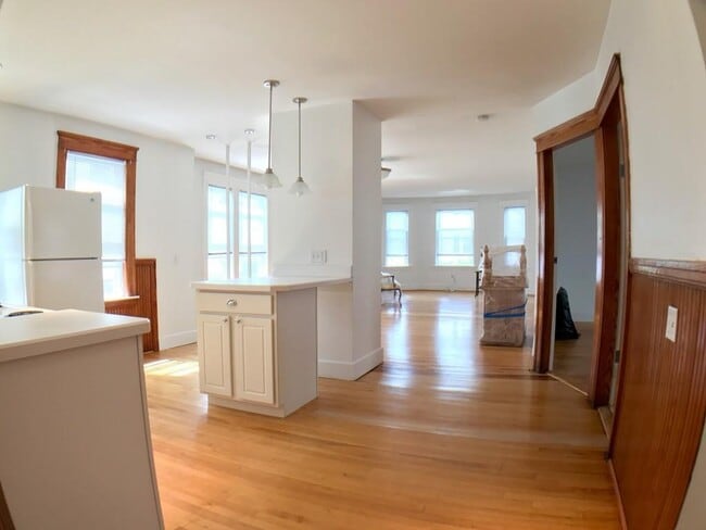 Building Photo - 7 Jones st Unit Apt 3