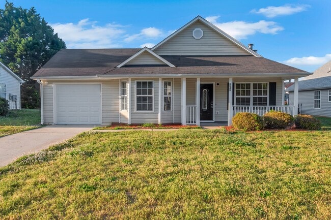 Building Photo - Charming 3 Bedroom / 2 Bath Ranch Home in Jonesboro!