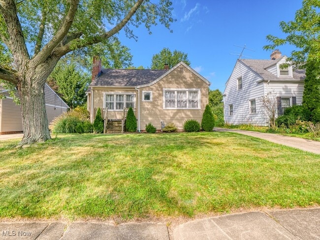 Photo - 570 Juneway Dr