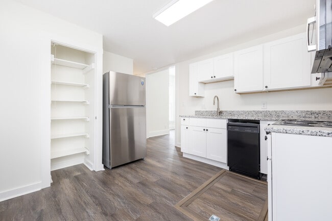 Building Photo - Detroit Unit A