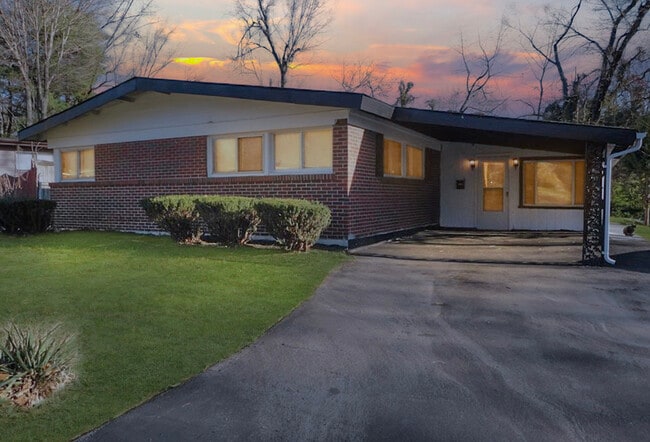 Building Photo - 8312 Graybirch Dr Rental