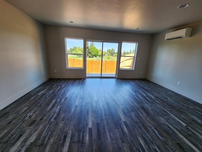 1005 Peach Rd