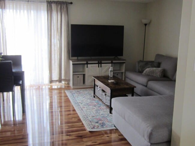 901 Mammoth Rd Unit 6