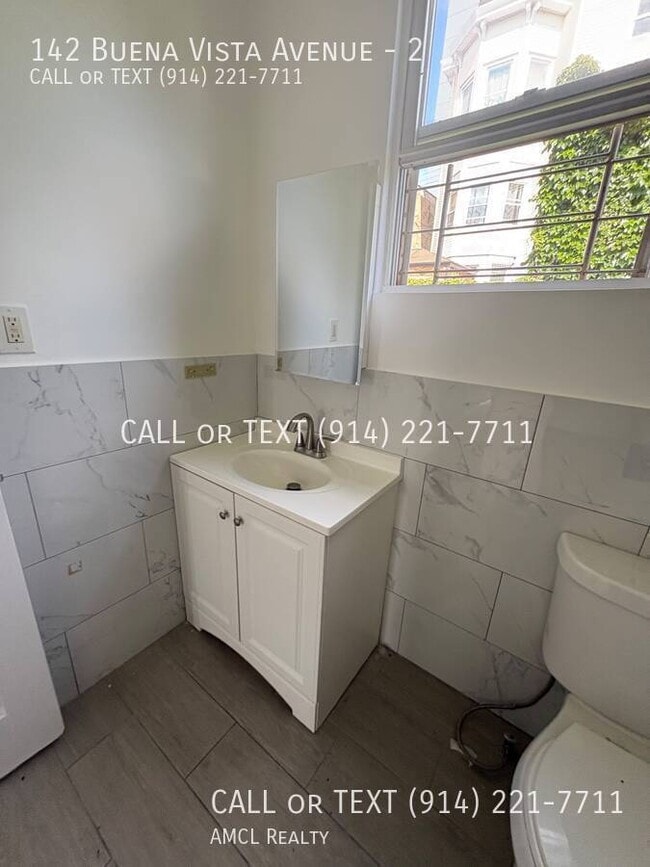 Building Photo - 142 Buena Vista Ave Unit 2