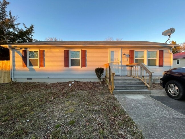 Building Photo - 112 E 4th St