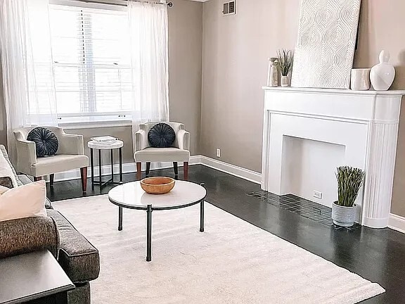 Building Photo - 925 S Hanley Rd Unit F