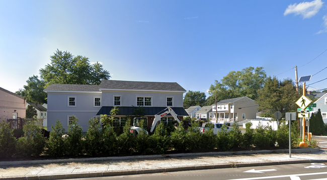 Building Photo - 187 Bridge St Unit 2 Rental