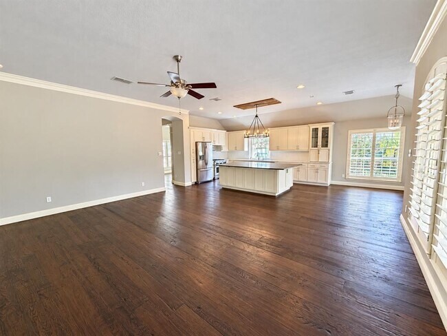 2004 St Andrews Dr