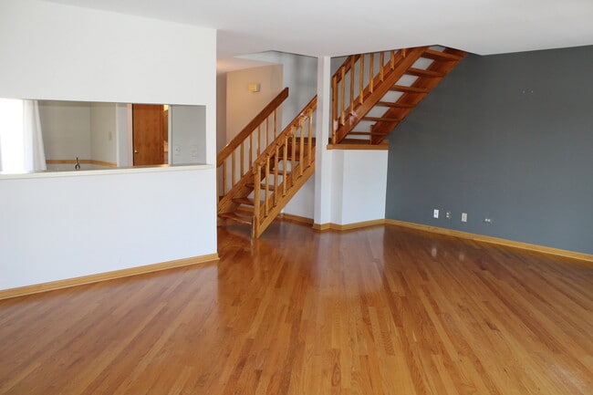 Photo - 393 Catbird Ln