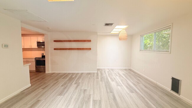 2626 W Vista Ave