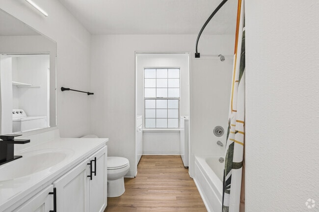 2BR, 1BA - 870SF - Bathroom