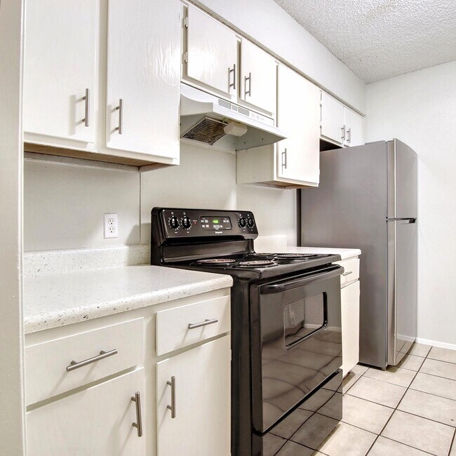 2BR/1.0BA Single Family - Arlington
