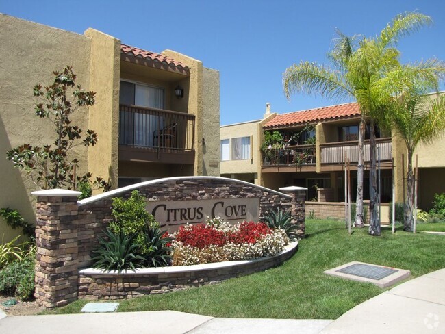 Citrus Cove Monument Sign - 1544 E Quincy Ave Rental