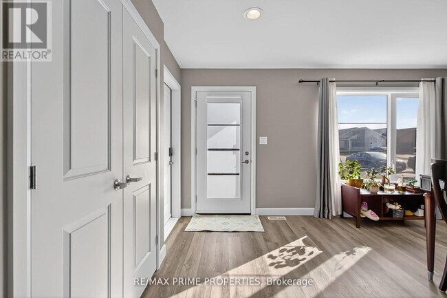 Photo - 110 Moonstone Cres