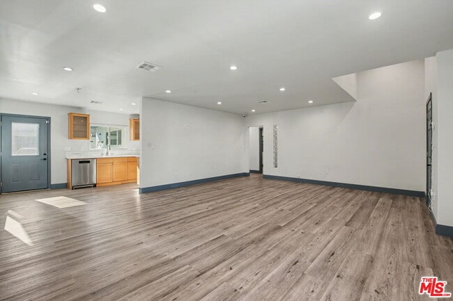 Photo - 15134 Friar St