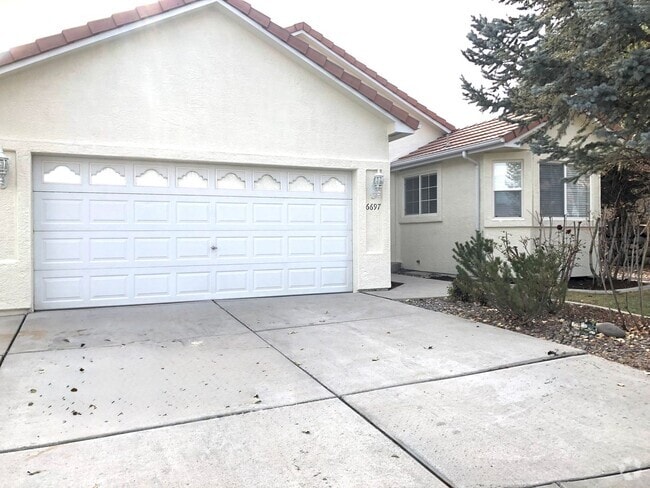 Building Photo - 3 bed 2 bath Home