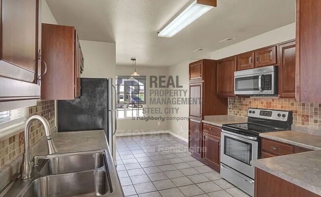 Photo - 2004 Mirror Ct