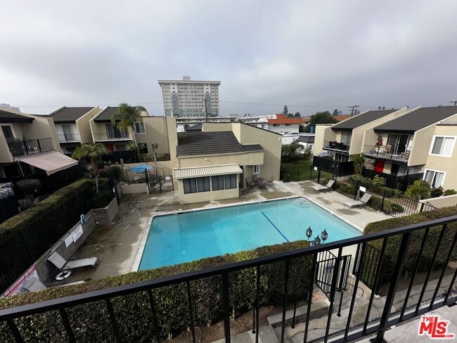 Building Photo - 3422 Maricopa St Unit 211