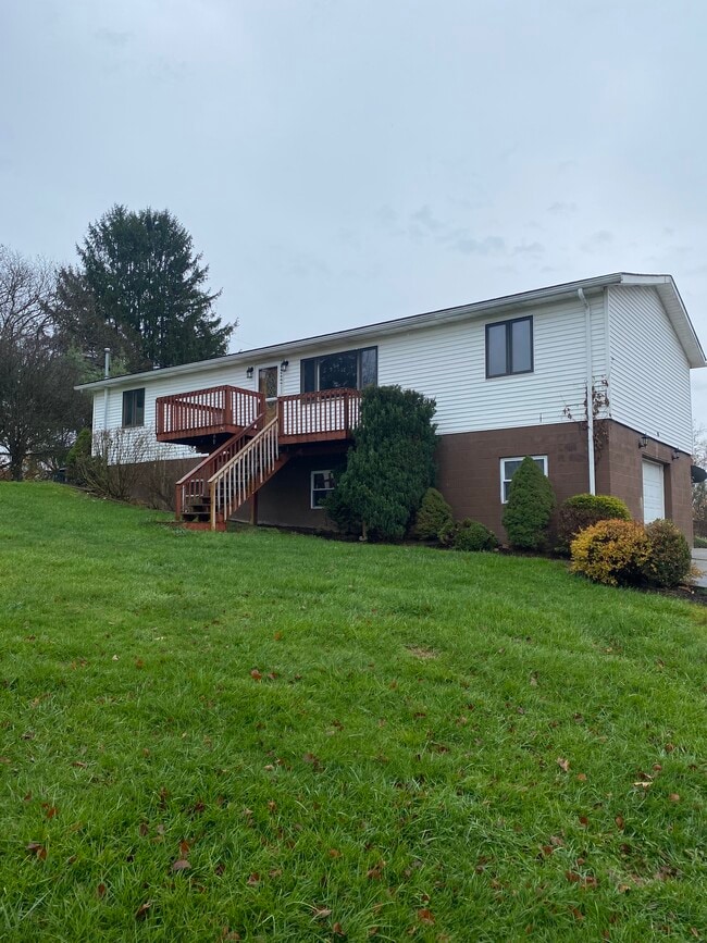 Photo - 215 Canfield St