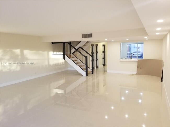 Photo - 907 NE 27th Ave