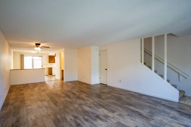 Photo - VERY Spacious Corner Townhouse with Private Patio, DW, W/D Hookups! Unidad 9148