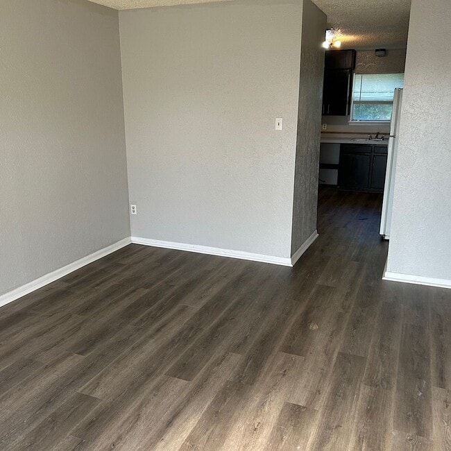 Photo - 2/1 Apartment Close to Elementary School Unit #D