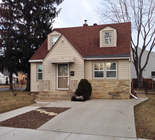 Building Photo - 803 23rd St S