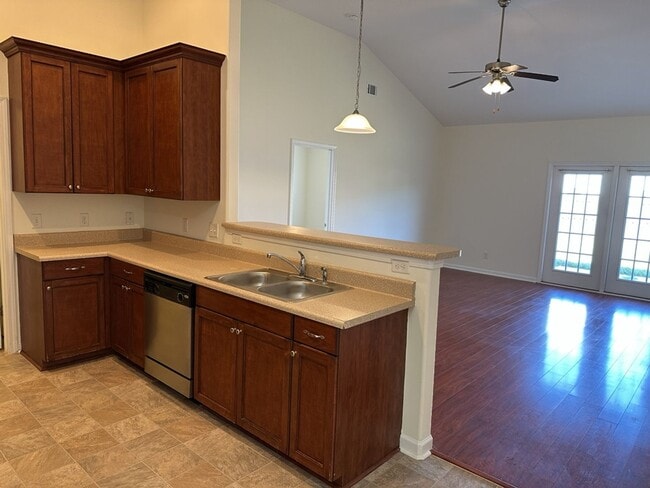 Photo - 20 Wesleyan Dr