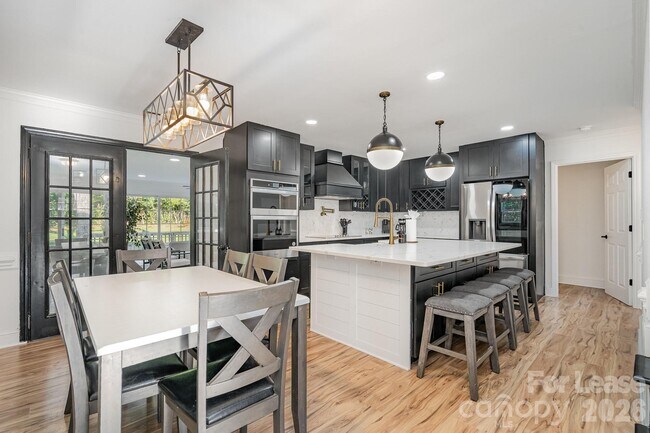 Photo - 8823 Dartmoor Pl