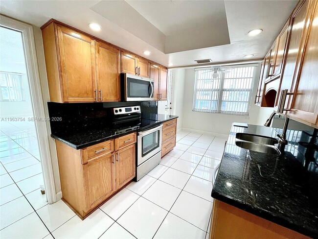 Building Photo - 1501 S Ocean Dr Unit 204