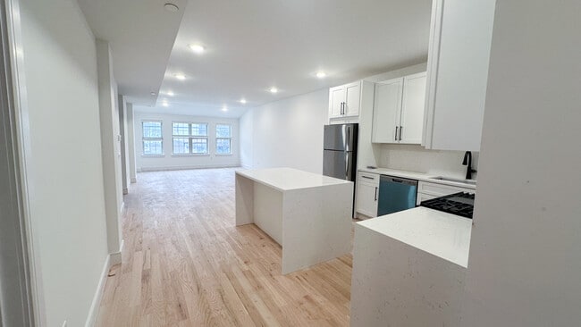 Kitchen - 325 Union Blvd