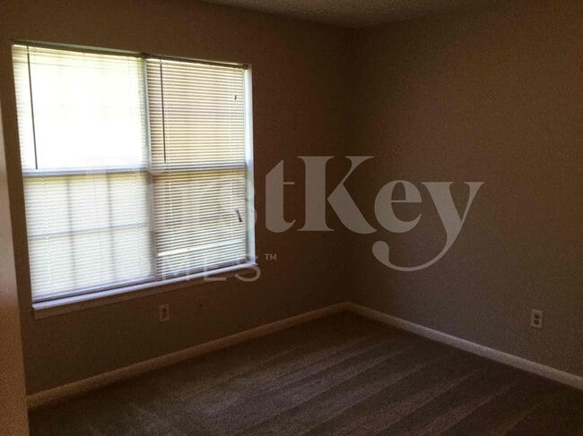 Photo - 117 Whispering Pine Ln NE