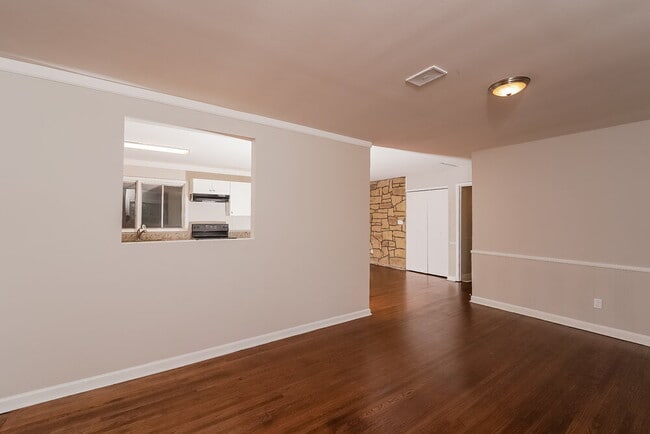 Photo - 432 16th Ave NW