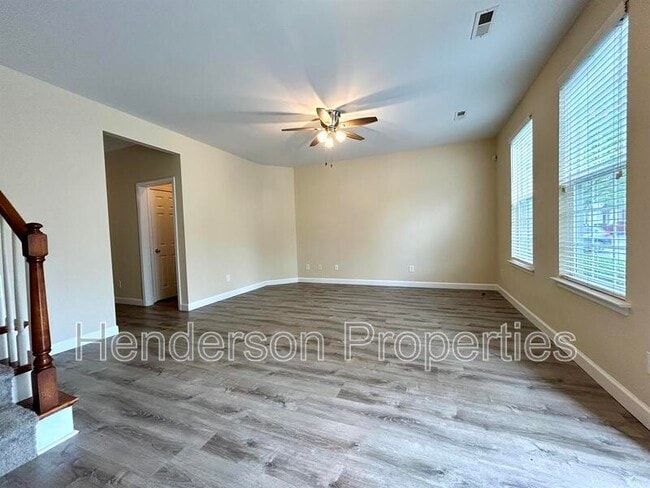 Photo - 125 Charterhouse Ln