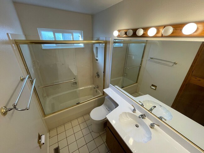 Photo - $3,890 / 4b/2bth - CUTE HOME IN GLENMOOR