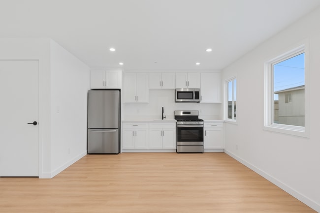 Photo - 10914 Columbus Ave Unit 1