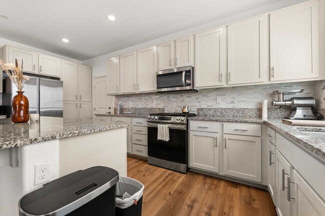 Building Photo - 1321 Ortega St