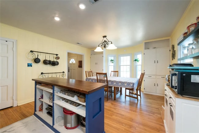 Photo - 400 Jagoe St