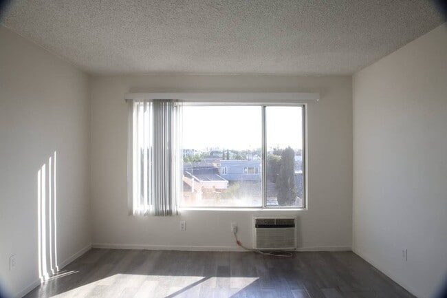 Photo - 915 N Wilton Pl Unit 309