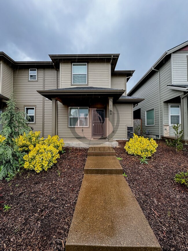 Building Photo - Adorable Dallas Townhome - Coming Available Early July