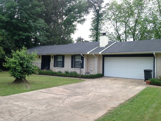 Photo - 5808 Hiawatha Dr House