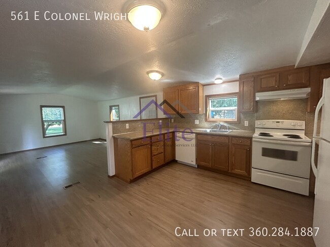 Photo - 561 E Colonel Wright Rd